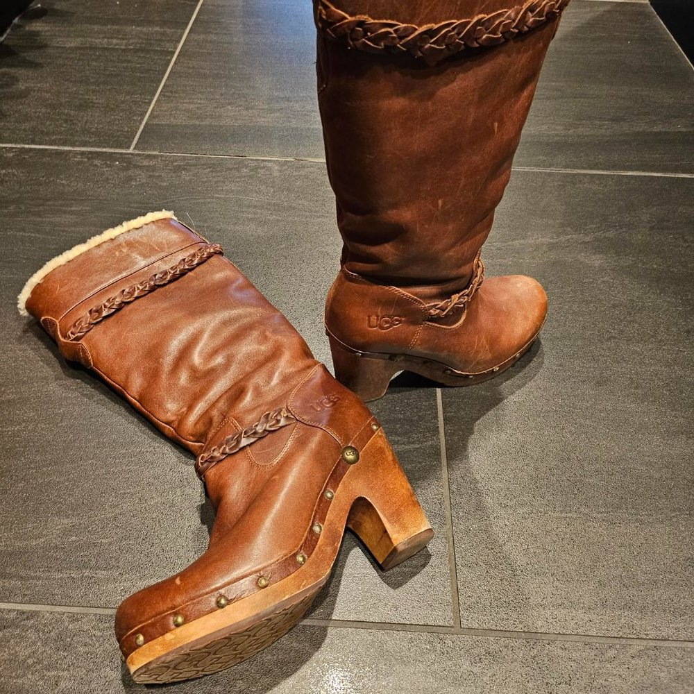 Ugg Savanna Shearling Lined Boot Women's Brown Leather Studded Boots Size 40 EU